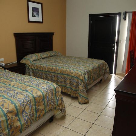 لا سيبا Apart Hotel Pico Bonito الغرفة الصورة