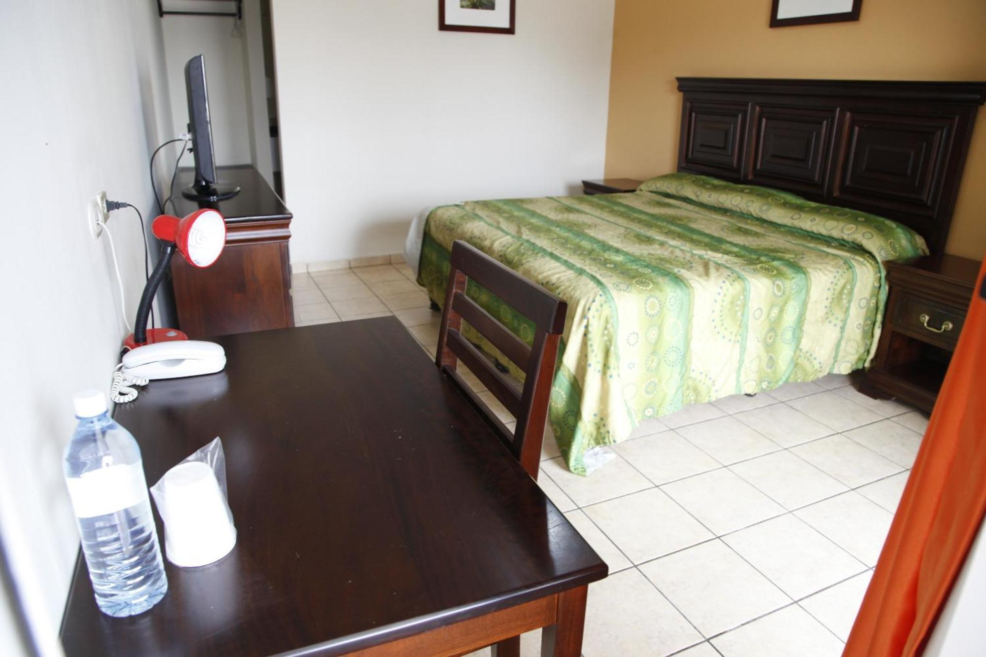 لا سيبا Apart Hotel Pico Bonito الغرفة الصورة